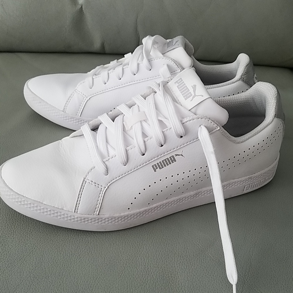 Puma Smash Womens V2 Leather size 8